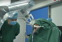 В Китае робот впервые успешно провел операцию по имплантации зубов (видео)