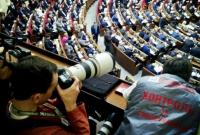 Депутаты vs журналисты: в Раде хотят уменьшить количество репортеров и ввести дресс-код (видео)