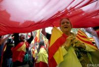В Барселоне тысячи испанцев вышли на акцию против референдума о независимости Каталонии