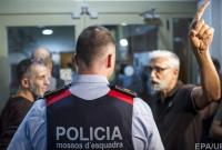 Референдум в Каталонии: полиция заблокировала больше половины школ, предназначенных для голосования