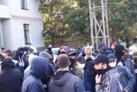 В Запорожье сотня неизвестных в масках пыталась сорвать Фестиваль равенства