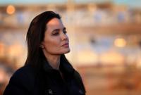 Анджелина Джоли снова хочет усыновить ребенка – СМИ