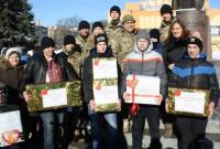 Школьники Ровно подарили военным две тысячи "валентинок"