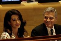 Актер Джордж Клуни и его жена Амаль ждут двойню