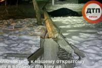 В Киеве упал столб, один человек погиб