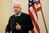 Сенатор Маккейн призвал Трампа предоставить Украине летальное вооружение