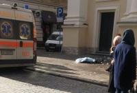 В центре Львова глыба льда, упавшая из крыши церкви, убила женщину