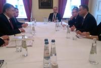 П.Порошенко начал переговоры с президентом Польши