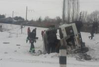 В Винницкой области поезд врезался в автобус на нерегулируемом переезде, водитель погиб