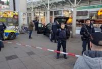 В Германии автомобиль врезался в толпу на площади: есть пострадавшие