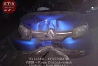 ДТП в Киеве: похититель авто врезался в дерево