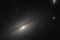 "Хаббл" сделал снимок "гибридной" галактики