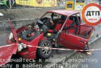 ДТП в Киеве: один человек погиб, водитель в тяжелом состоянии