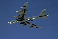 В США стратегический бомбардировщик В-52 сбросил двигатель во время полета