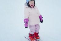 Двухлетняя дочь Владимира Кличко катается на лыжах в Австрии (фото)