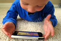 Ученые выяснили, чем опасны смартфоны для детей