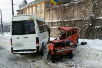 В Хмельницке авто разорвало пополам после столкновения с маршруткой