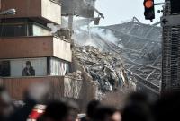 В Тегеране обрушилась горящая высотка, десятки жертв