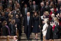 Д.Трамп и вице-президент США с семьями посетили молебен в Вашингтоне