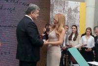 Порошенко присвоил Тине Кароль звание народной артистки Украины