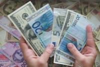 Украинцы все больше переводят денег домой