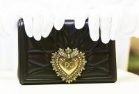С небес на землю. Dolce&Gabbana представили новую коллекцию сумок Devotion