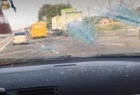 В Киеве разбили стекла в авто, подвозящих попутчиков в сторону Броваров