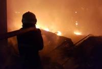 Пожежу на складах "Нової Пошти" у Мукачеві гасили шість годин