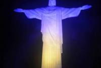 Статую Христа в Рио подсветили цветами украинского флага