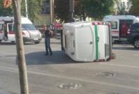 В центре Киева перевернулся инкассаторский фургон, есть пострадавший