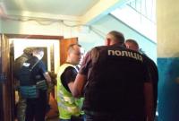 В Киеве вооруженный мужчина захватил в заложники собственных детей