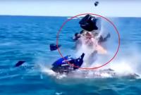 На Черном море в РФ взорвался гидроцикл с туристами, среди пострадавших ребенок (видео)