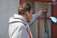 Двух мужчин в Луганской области держали на цепи