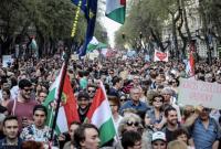 В Будапеште несколько тысяч человек устроили шествие против Орбана