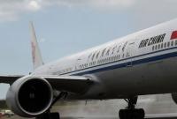 В Китае самолет экстренно приземлился из-за пассажира, напавшего с шариковой ручкой на бортпроводника