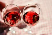 Названы самые популярные напитки в мире: вино оказалось в ТОПе
