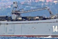 РФ после ударов коалиции по объектам Асада отправила в Сирию корабль с военной техникой (фото)
