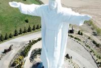 Гигантская фигура Иисуса Христа в Польше раздает интернет