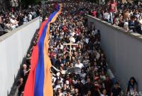 После министра спорта к протестному движению в Армении присоединился депутат из правящей коалиции