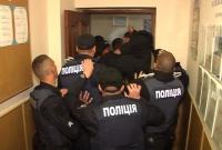 В Ровенской области на сессии поселкового совета активисты подрались с полицейскими