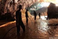 Футбольная команда в пещере Таиланда: спасатели приступили к эвакуации