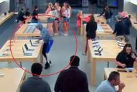 В США грабители за 20 секунд вынесли из магазина Apple товара на $27 тысяч