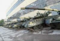 Украинские блогеры в Харькове беспрепятственно проникли на танковый склад и засняли все на видео