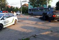 В Ивано-Франковске BMW на скорости врезался в троллейбус