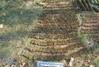 В лесу в Луганской области обнаружен большой тайник оружия