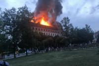 В центре Каменца-Подольского загорелось здание бывшего отеля