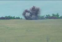 На Донбассе ракетами взорвали боеприпасы и блиндаж боевиков (видео)