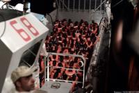 Испания приняла судно с 600 мигрантами, от которого отказались Италия и Мальта