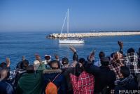 У людей заканчиваются припасы: в ООН призвали Италию и Мальту принять судно с сотнями мигрантов