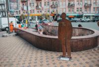 В центре Киева установили арт-объекты, которые должны напомнить о войне